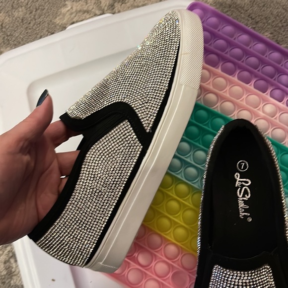 Size 7. La Sheelah slip on shoes BNWT - Picture 4 of 4